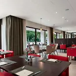 Nh ズイド ホテル 4*