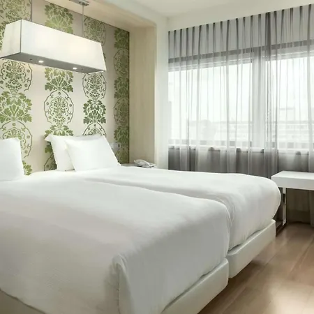 Отель Nh Zuid 4*