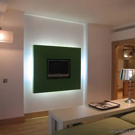Отель Nh Zuid 4*